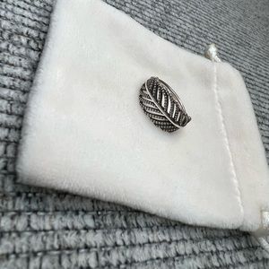 Pandora Feather Ring